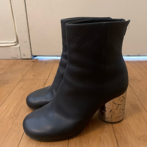 Maison Margiela Black Leather Lucite Heel Boot - Picture 5 of 6